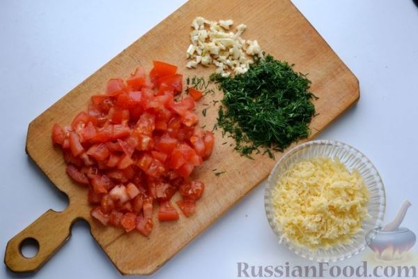 Пирог с мясом, помидорами и сыром (из дрожжевого теста)